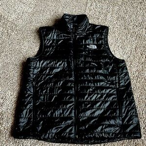 Men’s North Face thermoball vest SIZE MED black